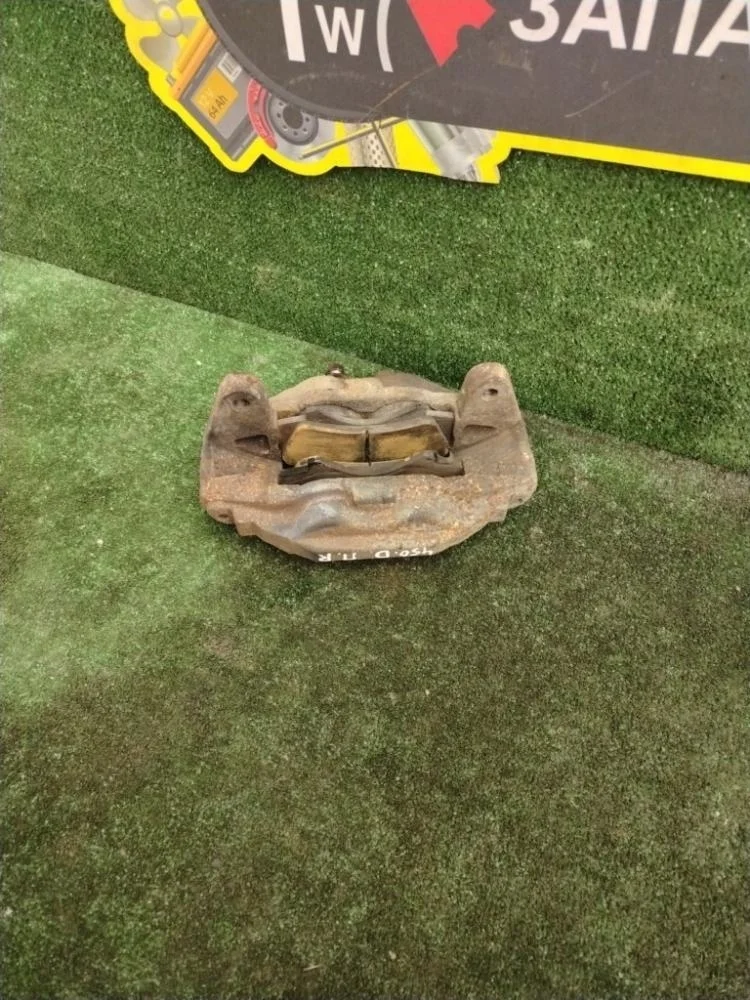 Суппорт тормозной Lexus LX 2017 4773060320 VDJ201 1VDFTV, передний правый