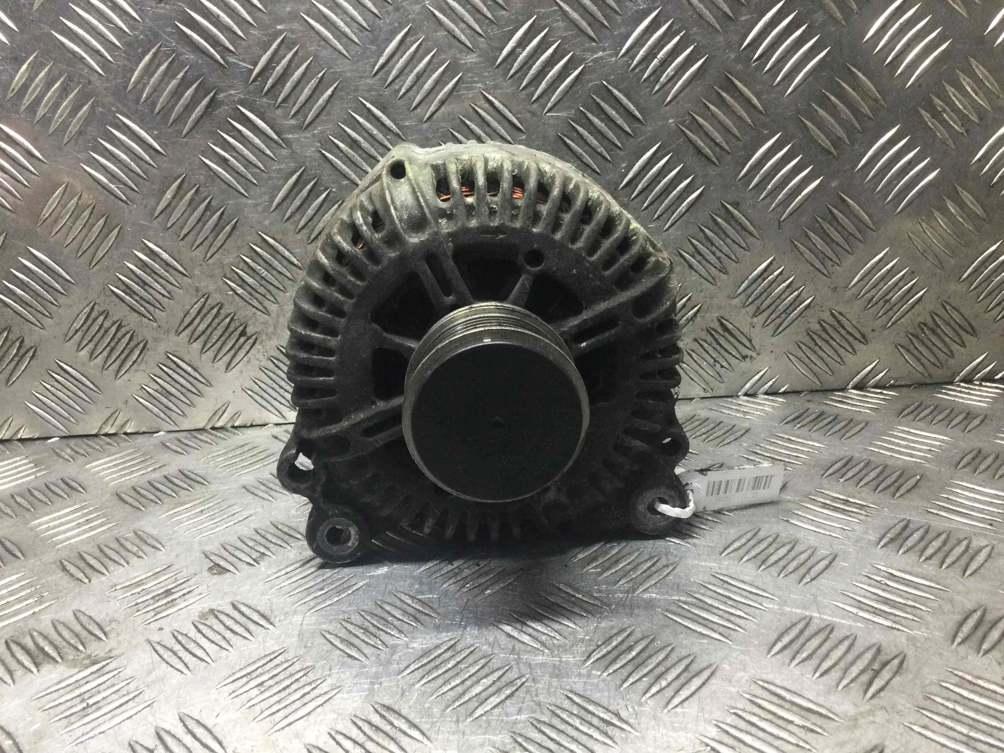 Генератор Volkswagen Passat B6 (2005-2010) дизель 2.0 TDI Механика Седан