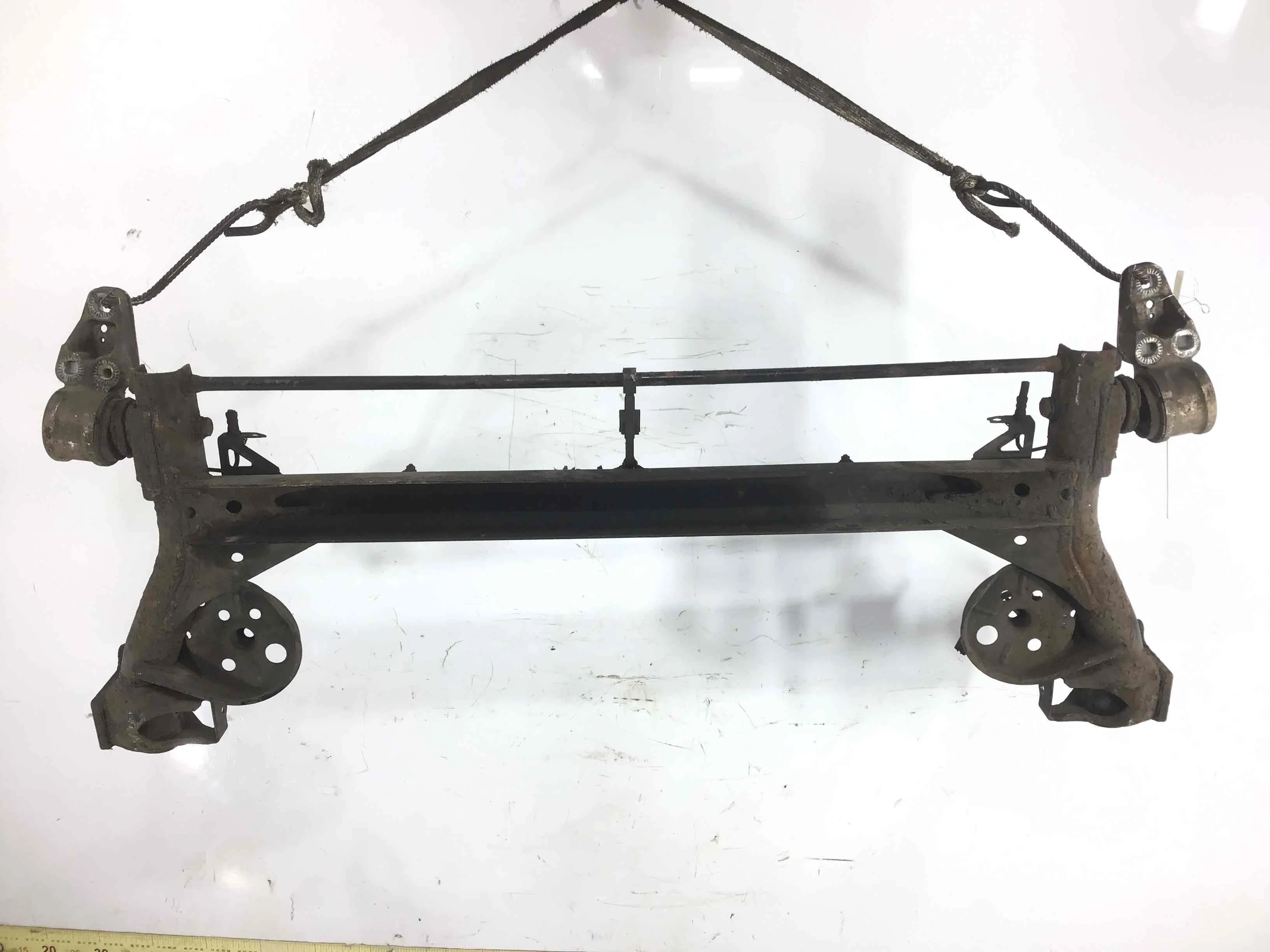 Балка подвески задняя Volkswagen Passat B5+ [рестайлинг] (2000-2005) бензин 1.6 i Механика Универсал