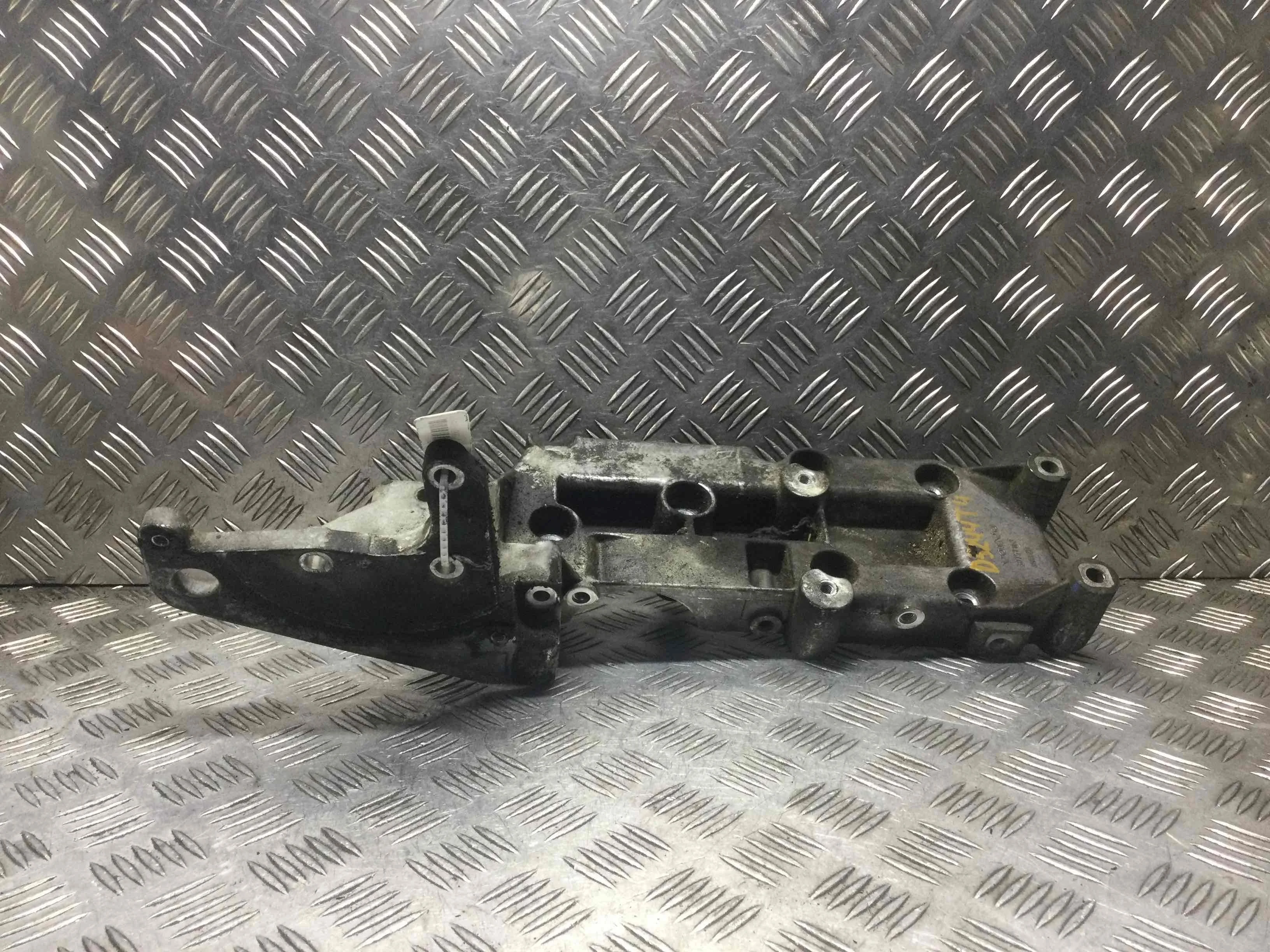 Кронштейн Volvo V70 2 поколение [рестайлинг] (2004-2008) дизель 2.4 TD Автомат Универсал