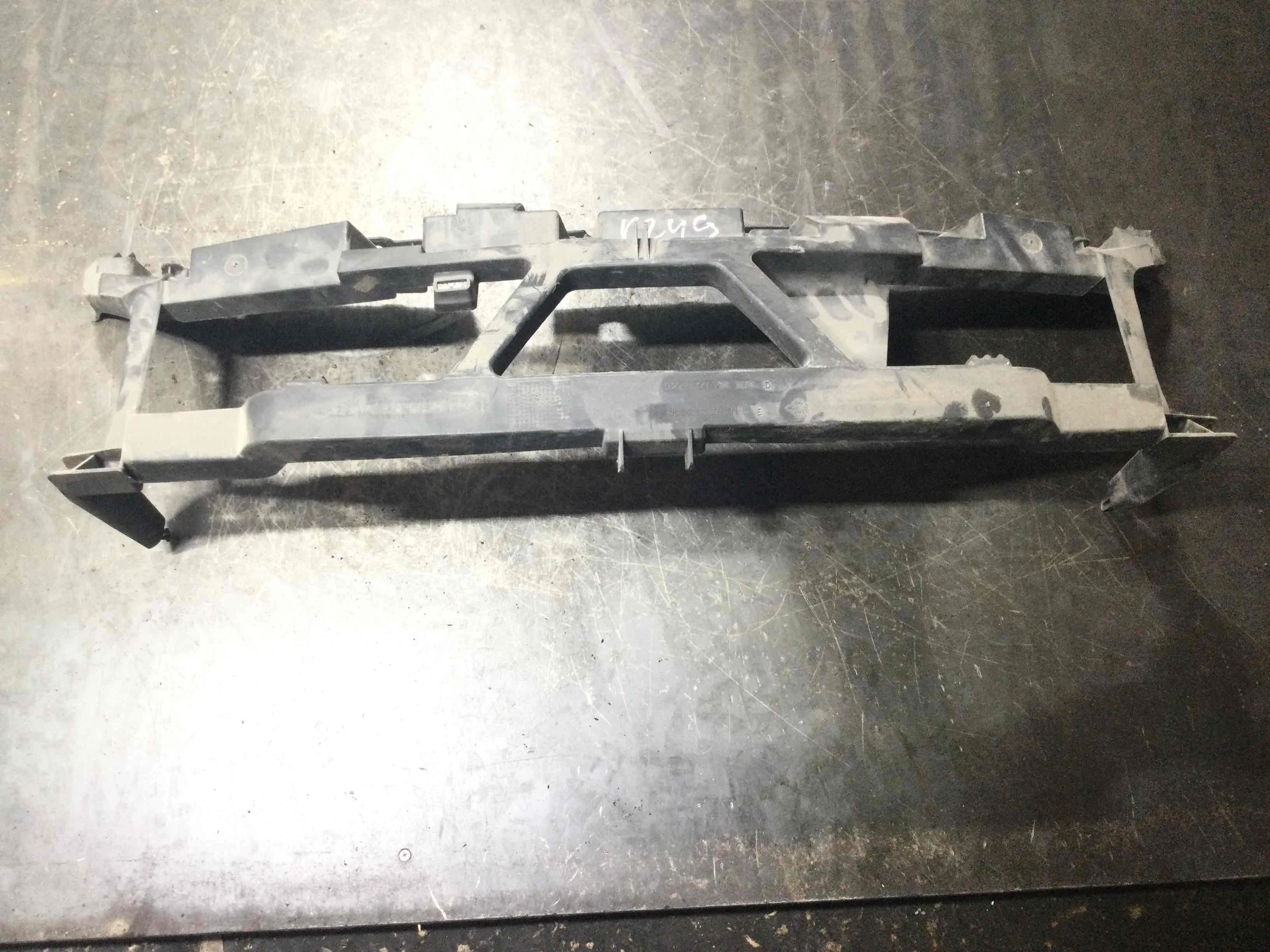 Передняя панель крепления облицовки (телевизор) Renault Scenic 2 поколение (2003-2006) дизель 1.9 dCi Механика Минивэн