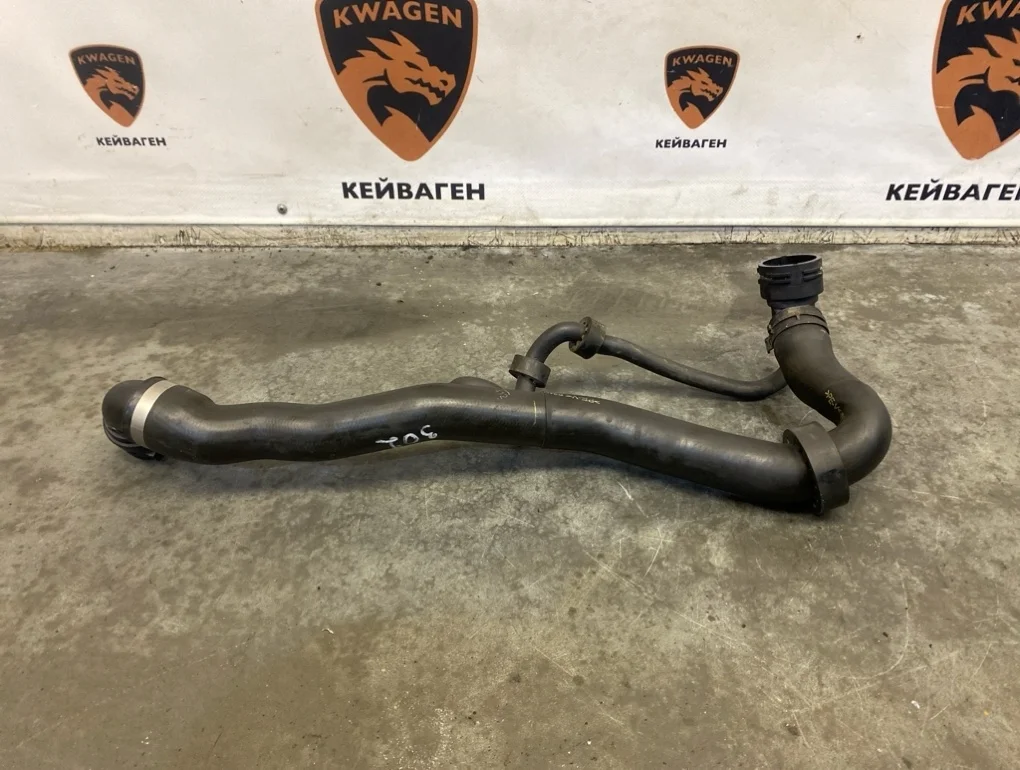 Патрубок системы охлаждения Volkswagen Tiguan 2010 5N