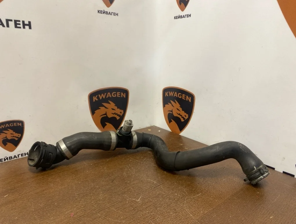 Патрубок системы охлаждения Audi Q7 2013 4L