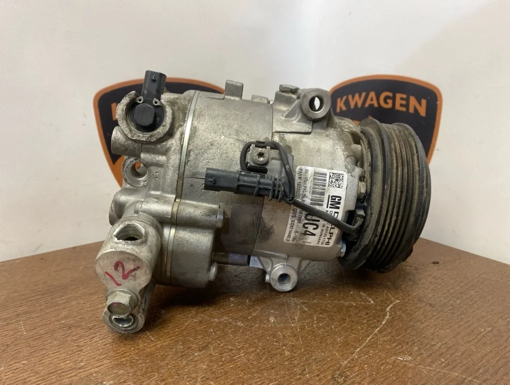 Компрессор кондиционера Opel Astra 2012 J