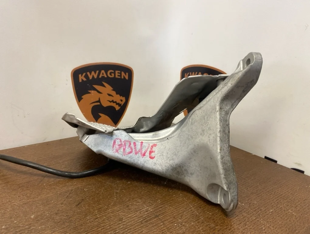 Кронштейн двигателя Audi A4 B7