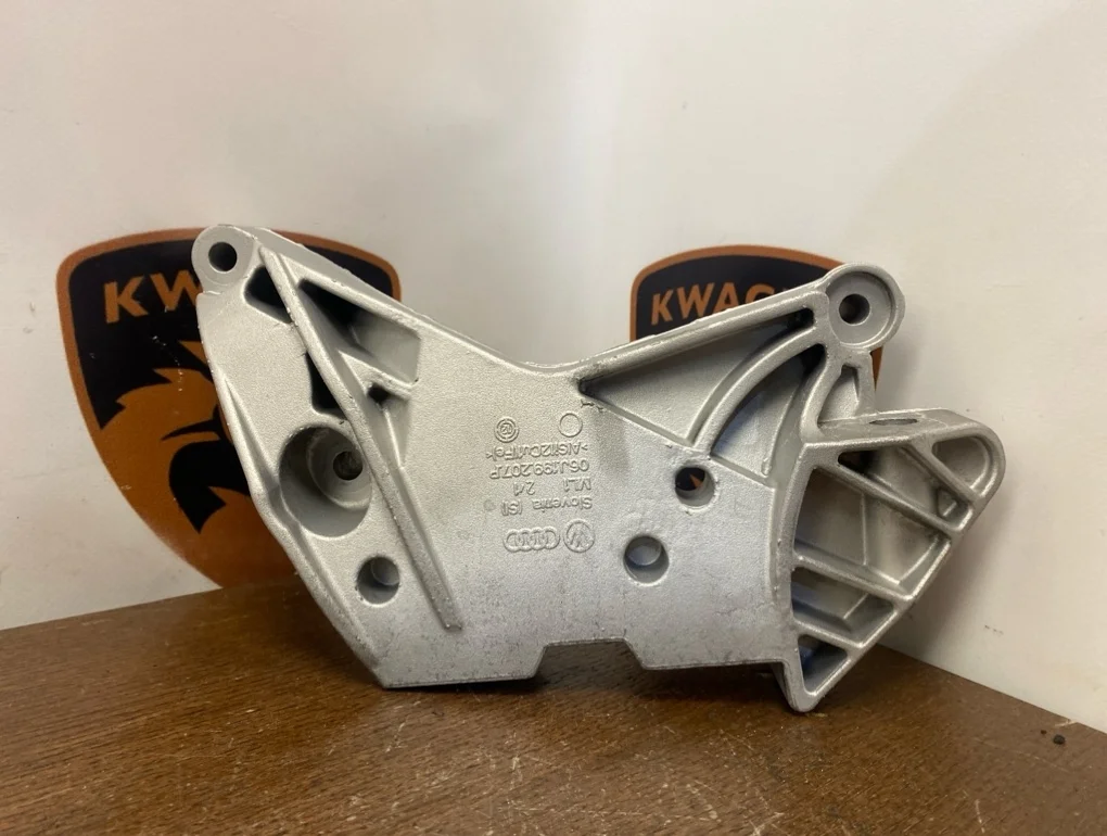 Кронштейн двигателя Audi Q3 2011 8U