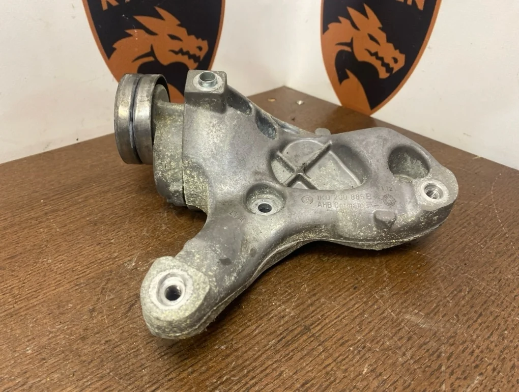 Кронштейн компрессора кондиционера Volkswagen Jetta 2011 5C