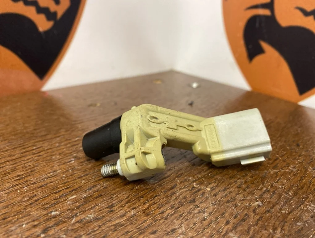 Датчик положения коленвала Volkswagen Jetta 2011 5C