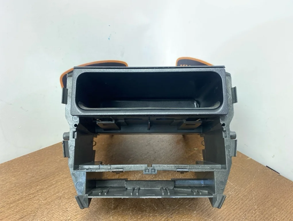 Консоль магнитофона Porsche Boxster 2004 986