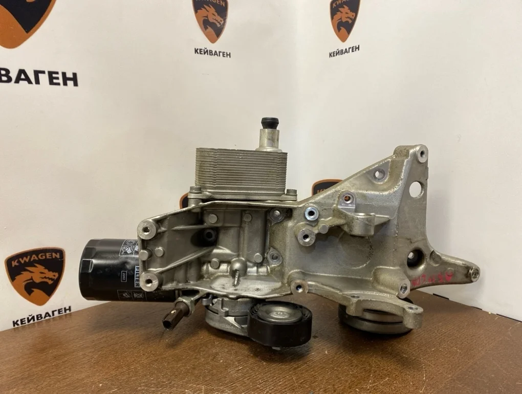 Корпус масляного фильтра теплообменником Audi A5 2011 8T