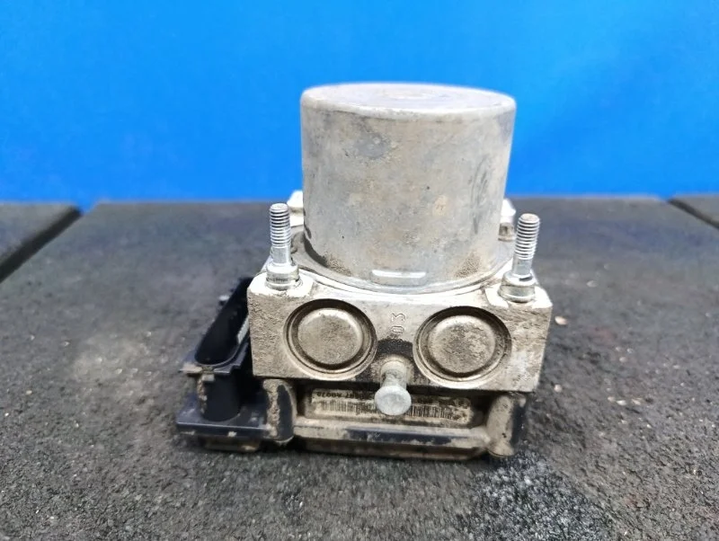 Блок ABS Nissan Almera 2005 47660BN827 N16 1.5 QG15DE