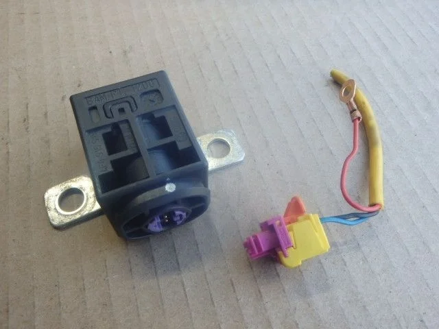 Пиропатрон АКБ AUDI 4F0915519 A6 C6 (2004—2008)