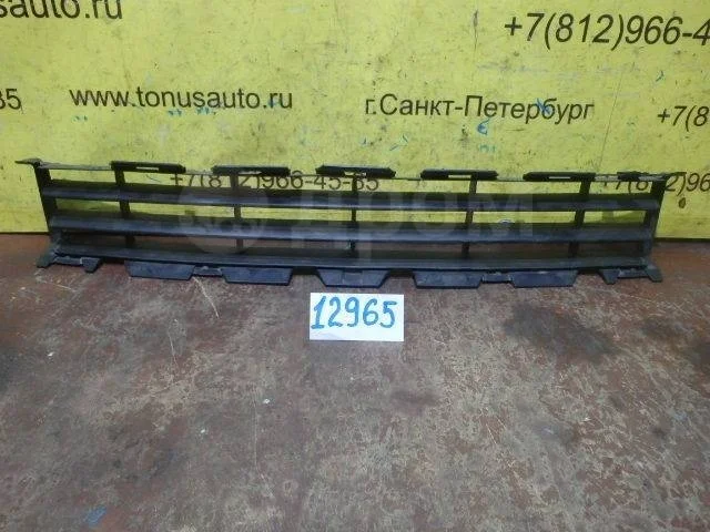 Решетка в бампер центральная RENAULT 8200114155 Megane II рестайлинг (2006—2009)