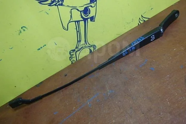 Поводок стеклоочистителя передний правый VAG 3C1955410B Passat B6 (2005—2010)