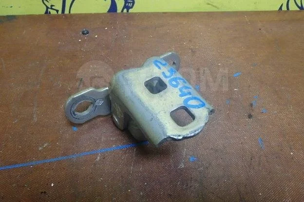 Петля двери верхняя RENAULT 8200704552 Megane II рестайлинг (2006—2009)