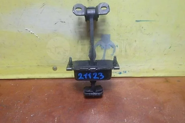 Ограничитель двери передней MERCEDES-BENZ 2037200316 C-класс W203/S203/CL203 (2000—2004)