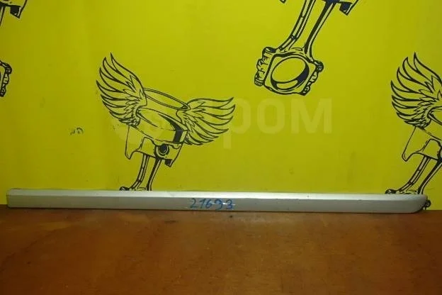 Молдинг передней правой двери VOLVO 39987037 S40 II рестайлинг (2007—2012)