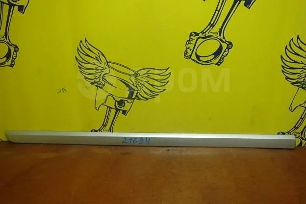 Молдинг передней левой двери VOLVO 39987036 S40 II рестайлинг (2007—2012)