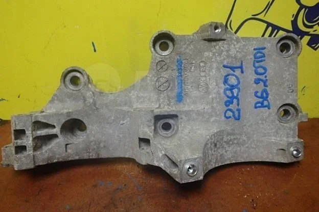 Кронштейн вспомогательных механизмов VAG 038903143AF Passat B6 (2005—2010)