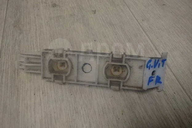 Кронштейн переднего бампера SUZUKI 7173165J00 Grand Vitara II (2005—2008)