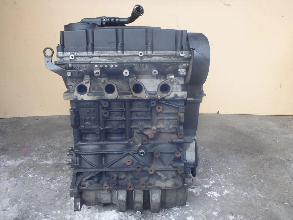 Двигатель VAG 03G100098CX Passat B6 (2005—2010)