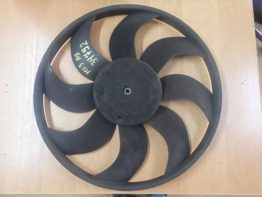 Крыльчатка вентилятора RENAULT 921209221R Master III (2010—2014)