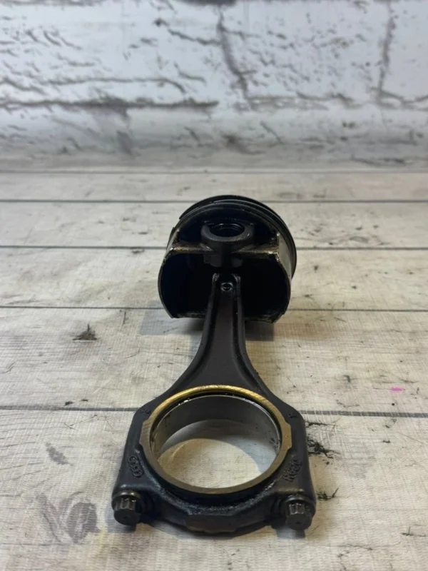 Поршень в сборе шатуном Audi A8