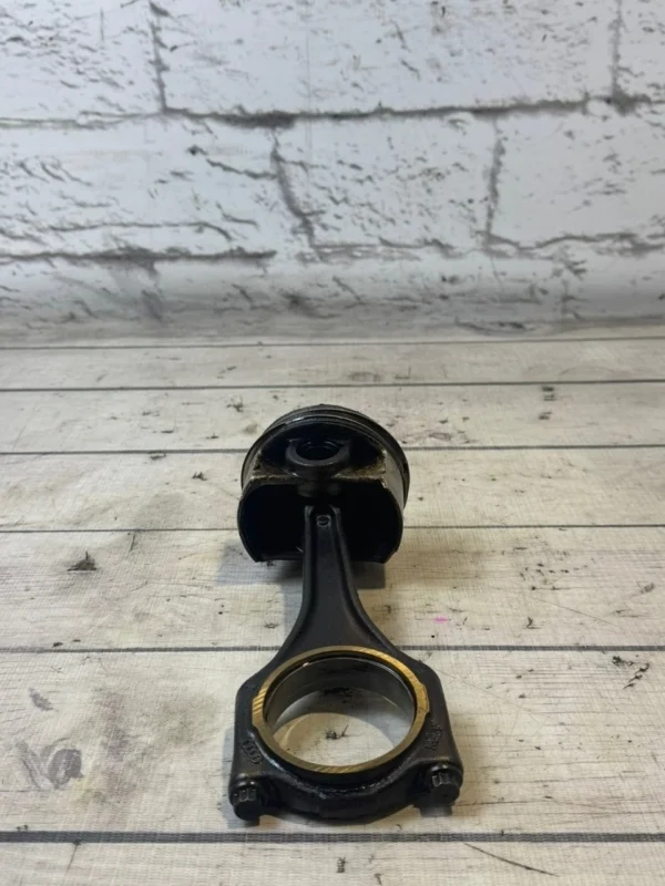 Поршень в сборе шатуном Audi A8