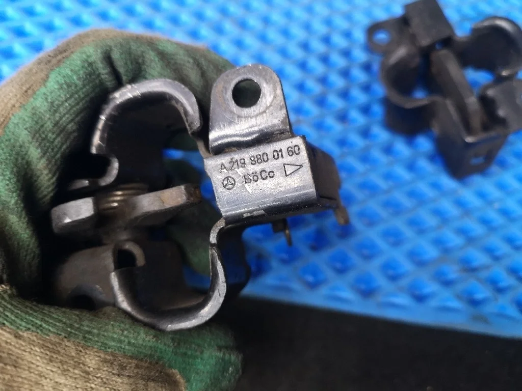 Замок капота Mercedes W211 203 164 251 219, поштучно