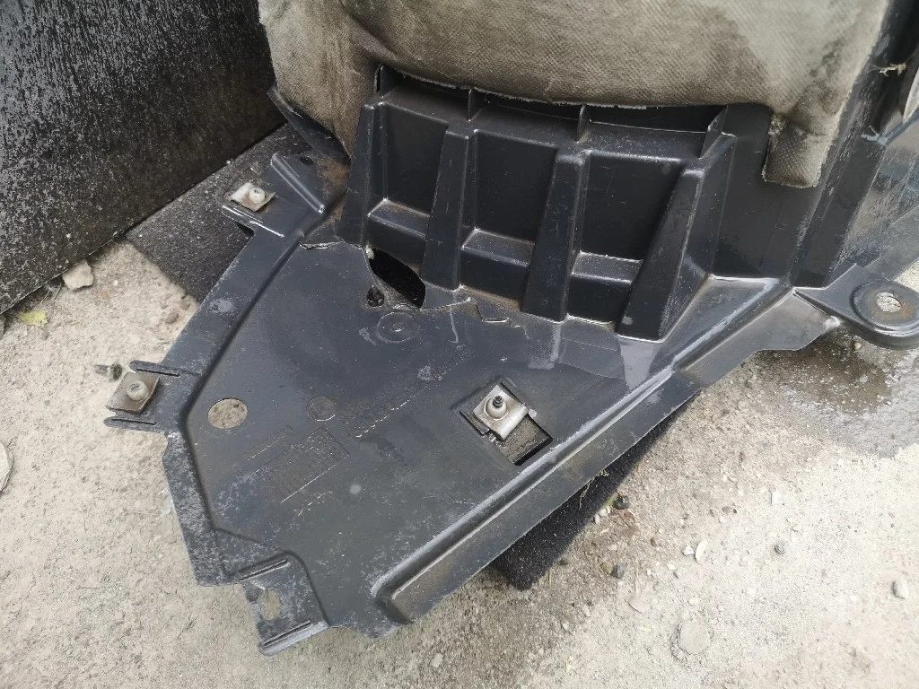 Подкрылок передний правый Qashqai J11