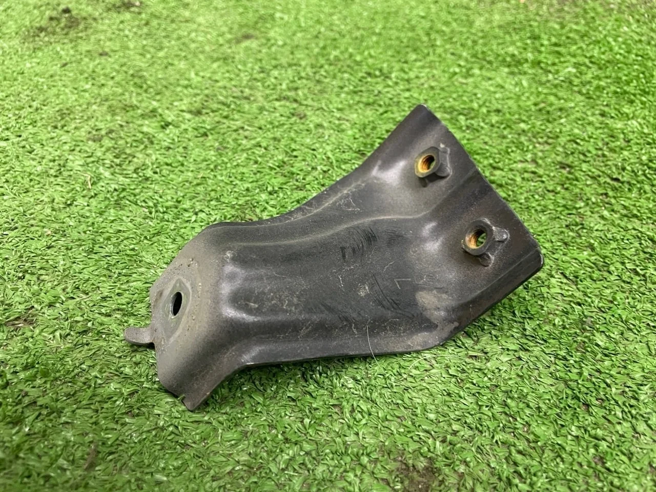 Кронштейн крыла Honda Accord 2009 CW2