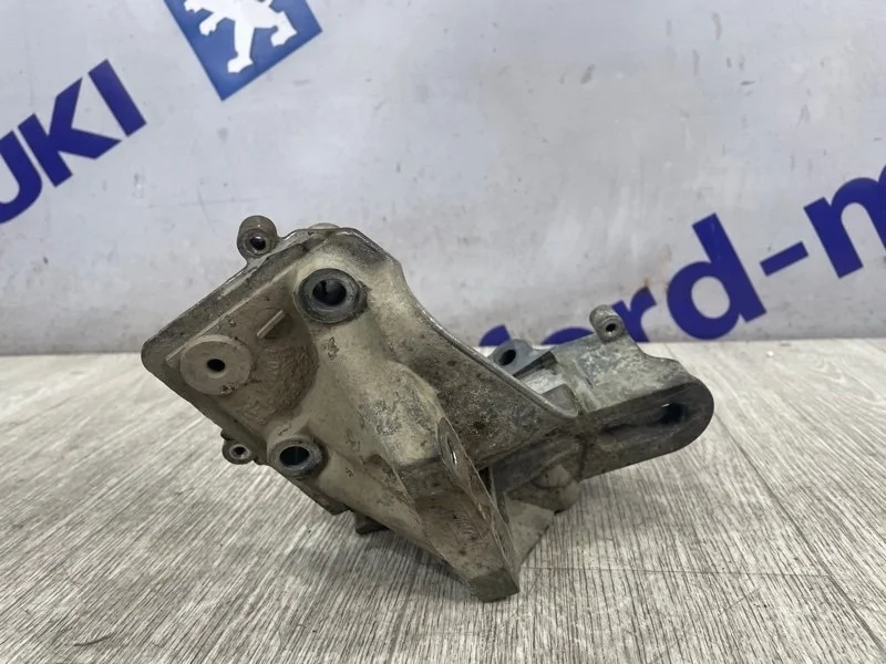 Кронштейн двс FORD FOCUS 3 2014