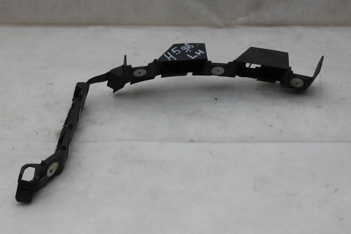 Кронштейн заднего бампера L хэтчбек Опель Астра Н