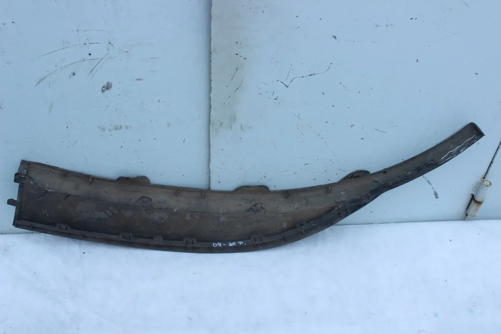 Спойлер бампера левый с дефектом Опель Астра J 09-