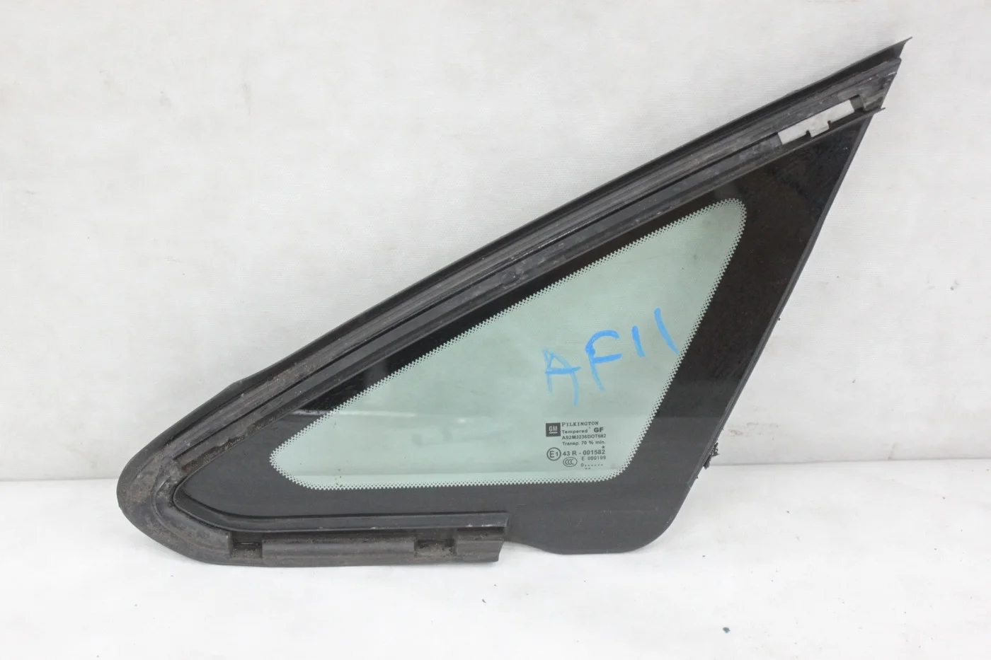 Форточка передняя левая 4,5 дв Opel Astra J