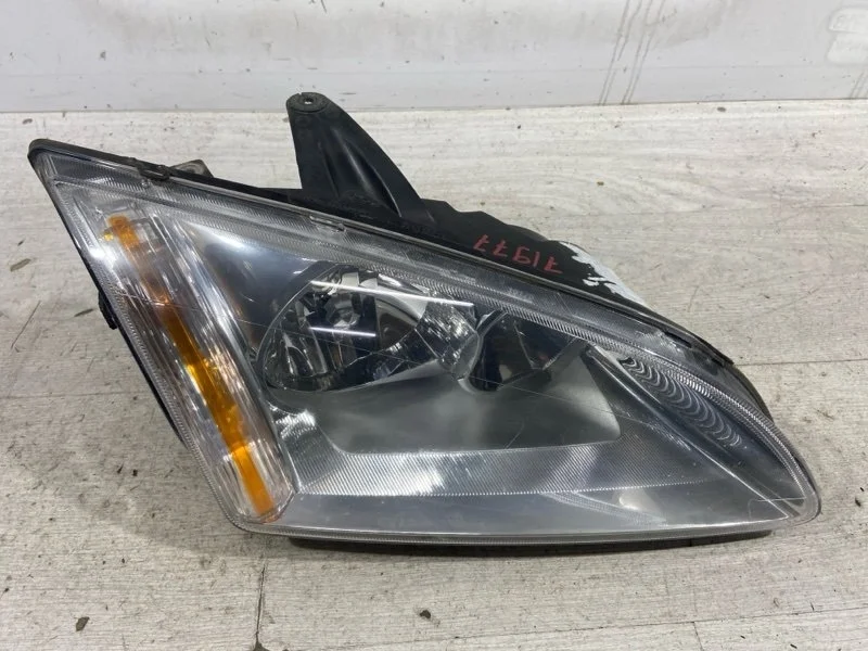 Фара правая Ford Focus 2 (04-08) СЕДАН 2.0L