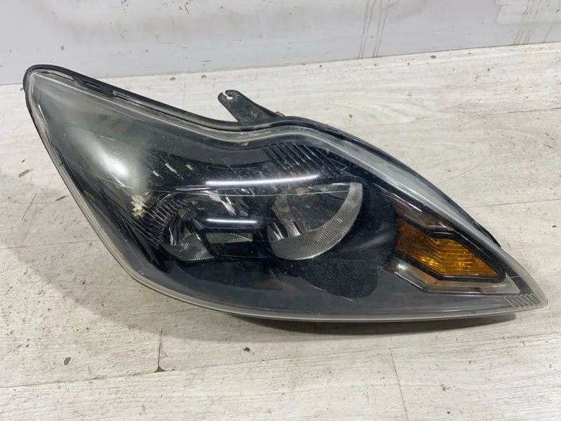 Фара правая Ford Focus 2 (08-11) УНИВЕРСАЛ 1.8L