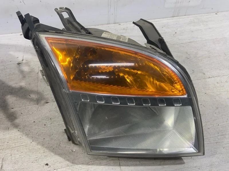 Фара правая Ford Fusion (01-12) UAV 1.4L DURATEC