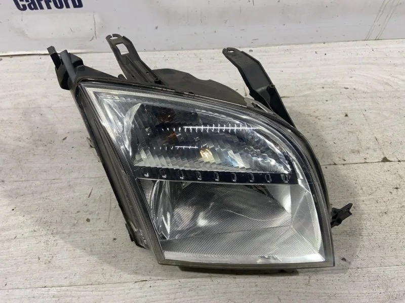 Фара правая Ford Fusion (01-12) UAV 1.6L