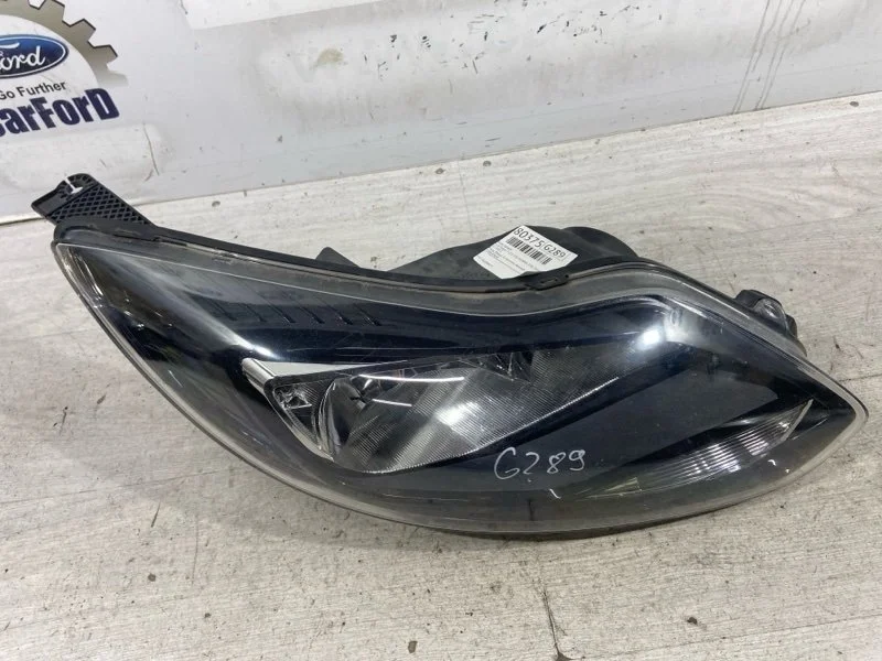 Фара правая Ford Focus 3 (11-14) ХЭТЧБЭК 1.6L