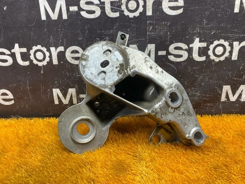 Кронштейн подушки двигателя Audi A6 2008 4F0199352M C6/4F BDX, правый