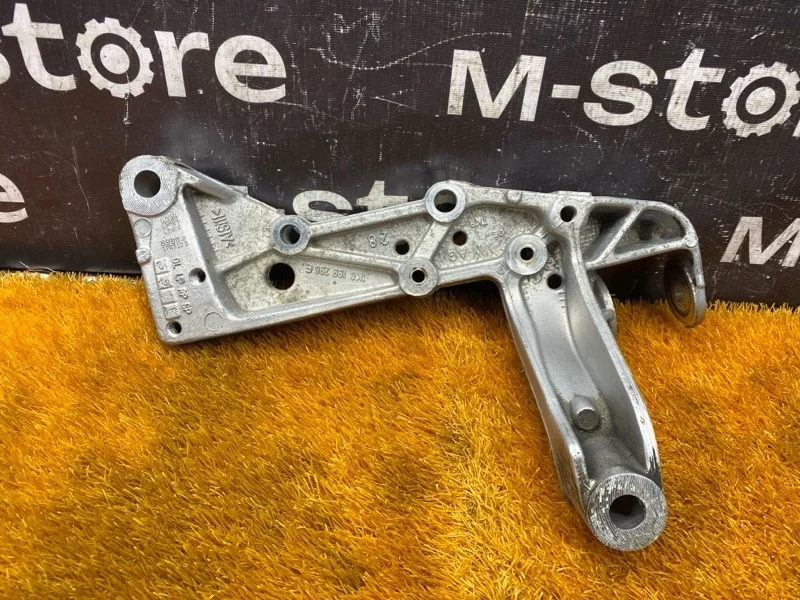 Кронштейн рычага Volkswagen Golf 2012 1K0199296E 5K/MK6 CBZB, передний правый