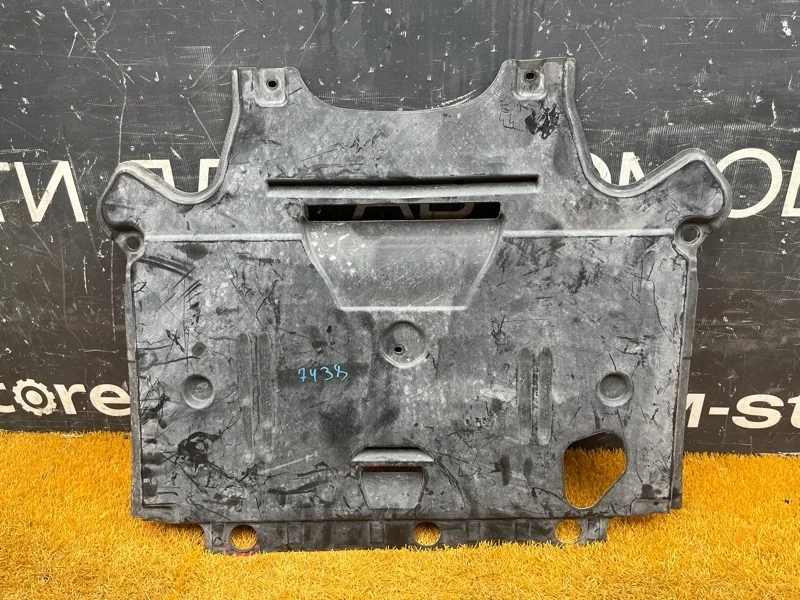 Защита двигателя Audi Q5 2009 8K2863822J 8R CDNC