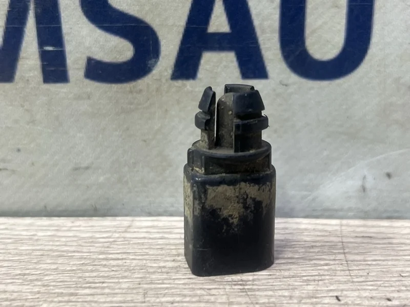 Датчик температурный Audi A6 Allroad 2000-2004 8Z0820535 C5 2.7T