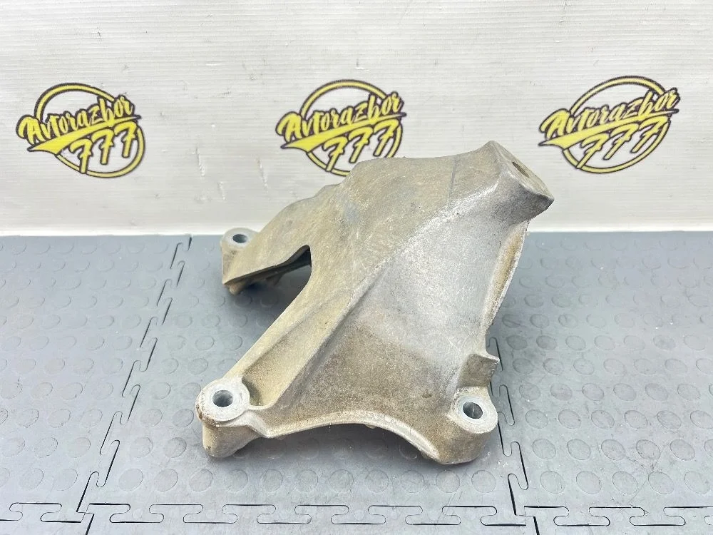 Кронштейн двигателя Audi A6 C7 рестайлинг (2014—2018)