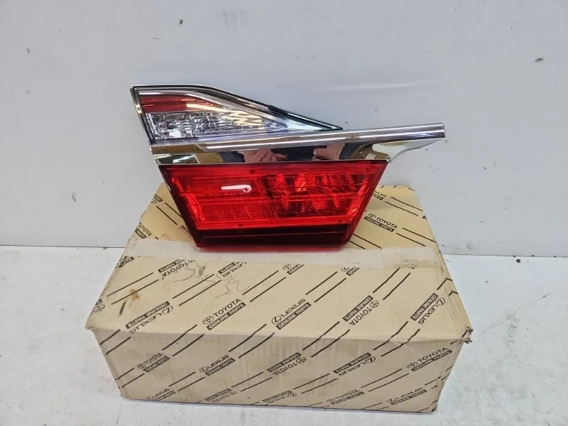 Фонарь Toyota Camry 2015-2018 55