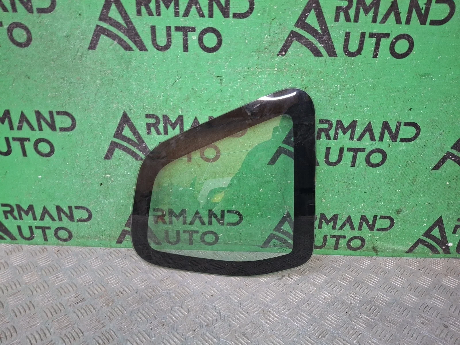 Стекло глухое Renault Duster 2010-2021