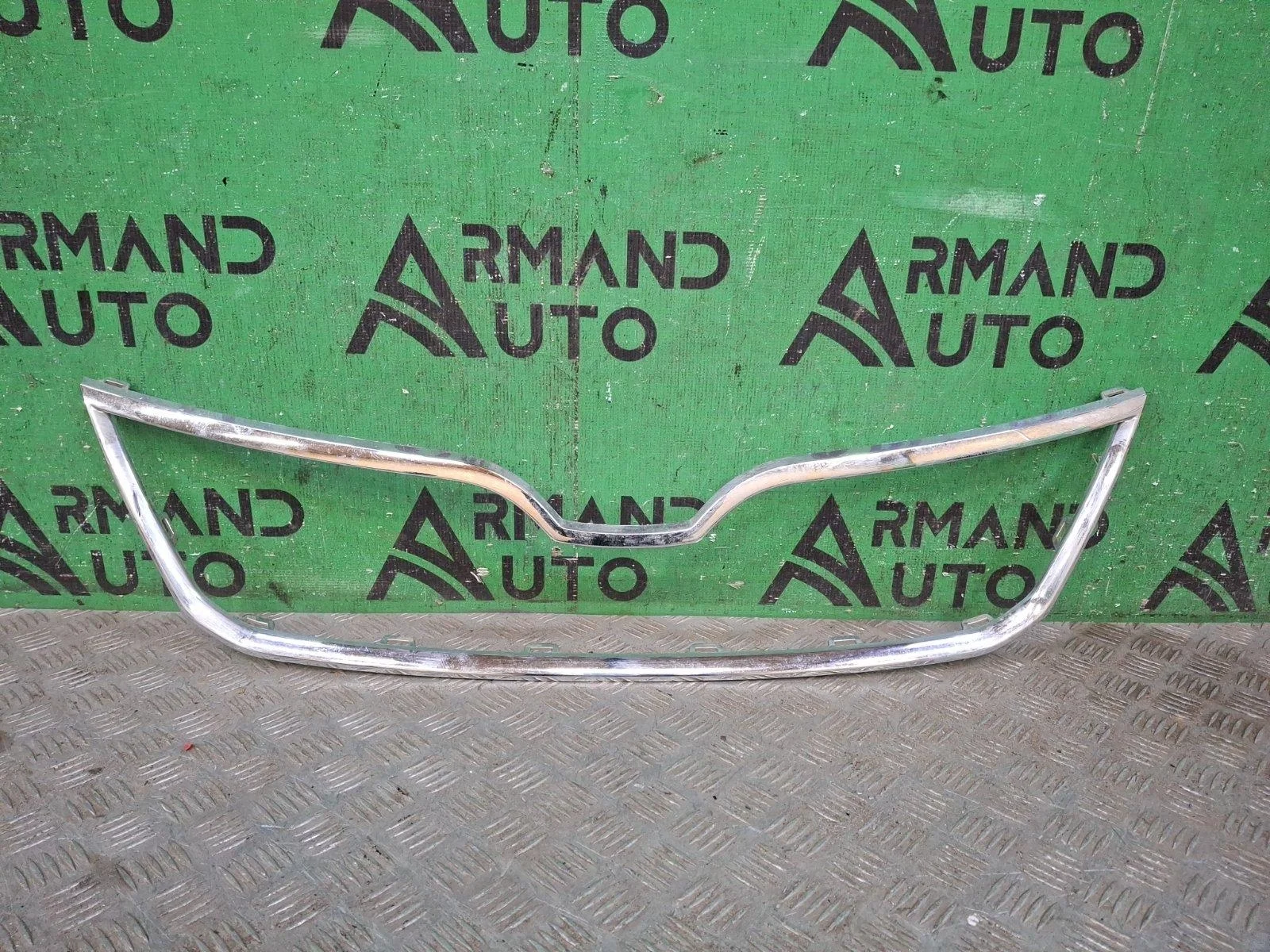 Окантовка решетки радиатора Skoda Rapid 2014-2020