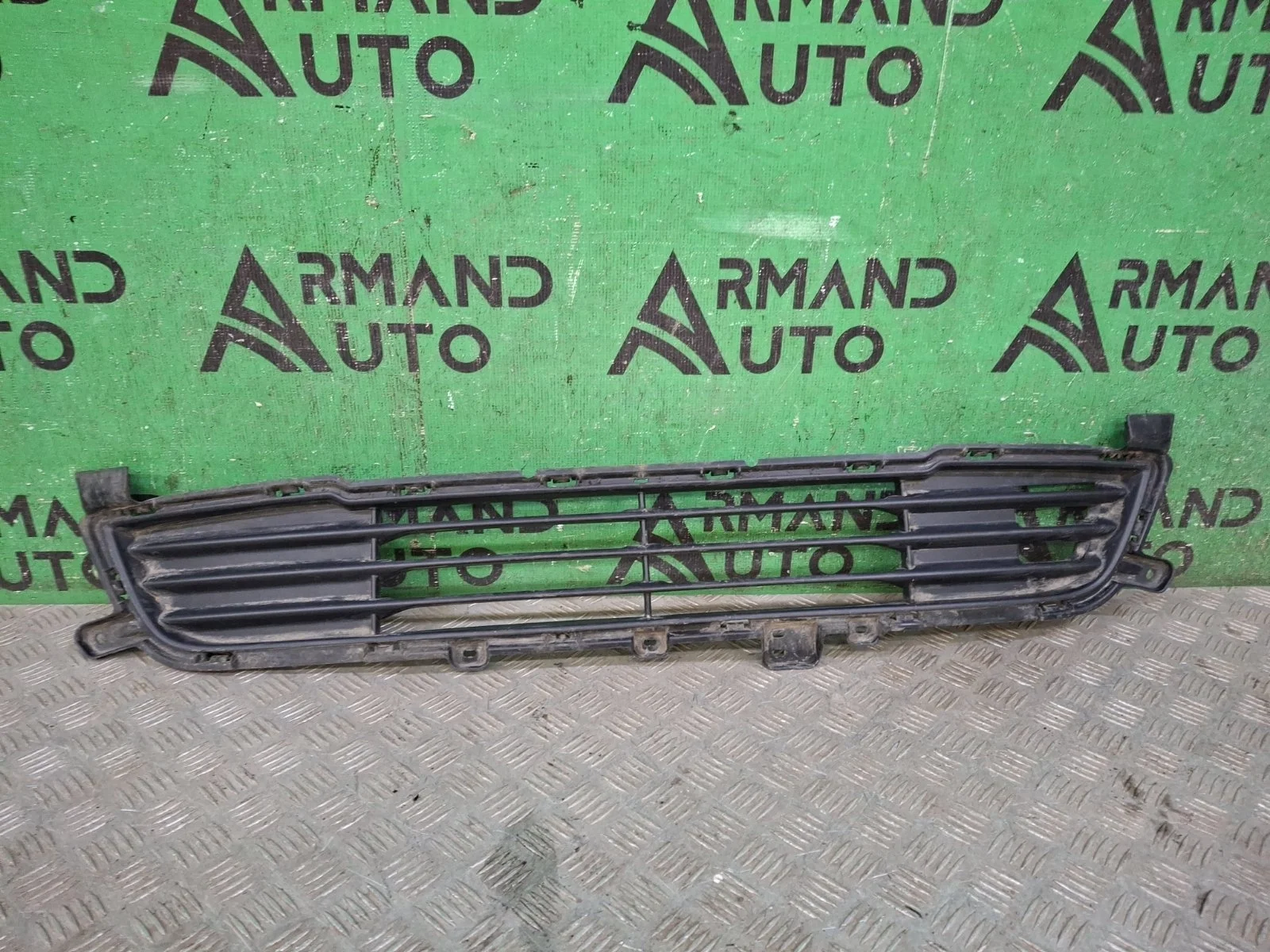 Решетка бампера нижняя Mitsubishi Outlander 2012-2015 3