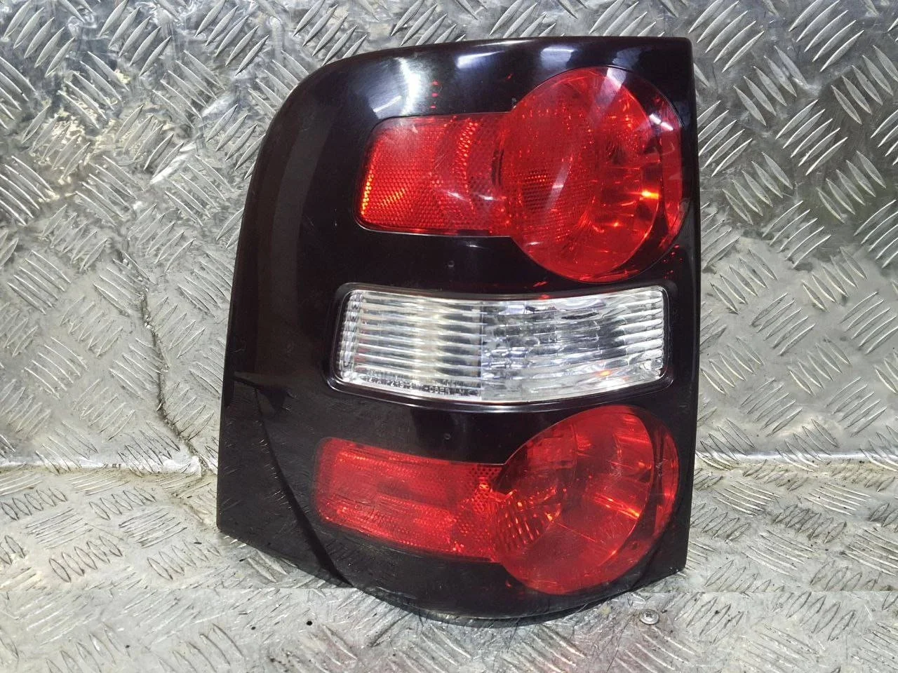 фонарь задний левый Ford Explorer 4  U251